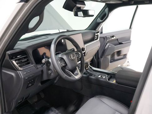 Used 2026 Lexus GX 550 w/ Accessory Package (2T) image 27