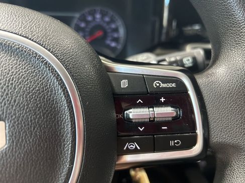 Used 2022 Kia Sorento LX image 17