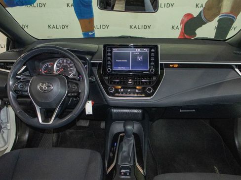 Used 2021 Toyota Corolla SE image 3