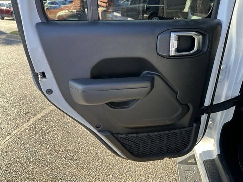 Used 2024 Jeep Wrangler Unlimited Rubicon image 17