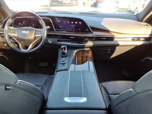 Used 2024 Cadillac Escalade Premium Luxury w/ Performance Package AWD/4WD image 19