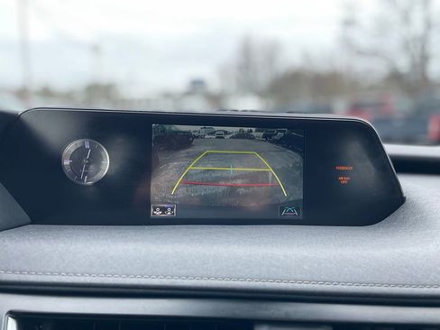Used 2019 Lexus UX 200 w/ Premium Package FWD image 15