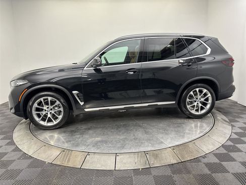 Used 2024 BMW X5 xDrive40i w/ Parking Assistance Package image 16