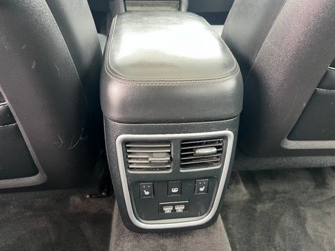 Used 2015 Chrysler 300 C image 36