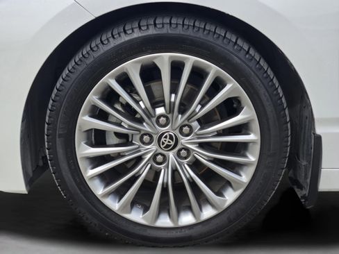Used 2022 Toyota Avalon Limited FWD image 30