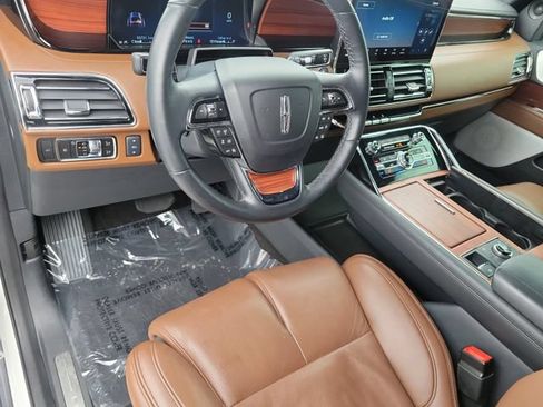 Used 2024 Lincoln Navigator Reserve AWD/4WD image 16