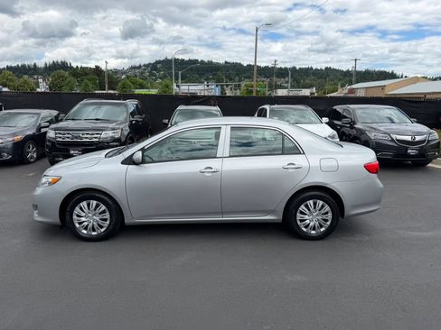 Used 2010 Toyota Corolla LE FWD image 7