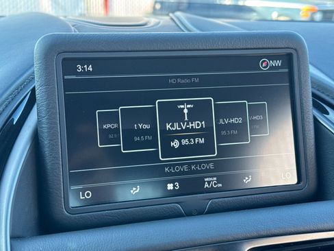 Used 2020 Aston Martin DBS Superleggera Volante image 17