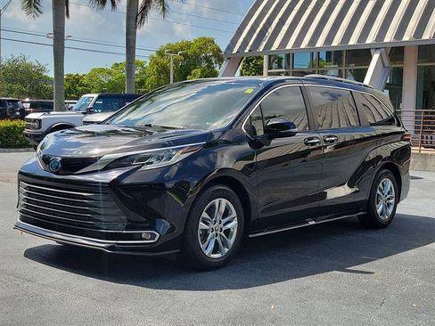 Used 2023 Toyota Sienna Limited FWD image 65