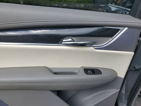 Used 2020 Cadillac XT6 Premium Luxury FWD image 16