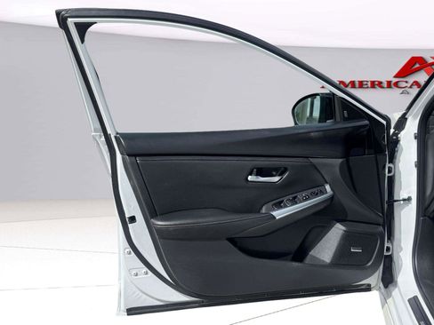 Used 2024 Nissan Sentra SR w/ SR Premium Package FWD image 17