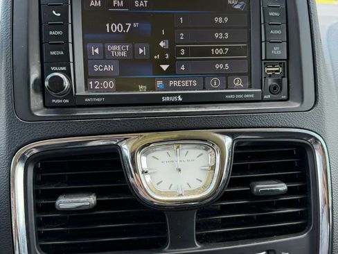Used 2015 Chrysler Town & Country Limited FWD image 15