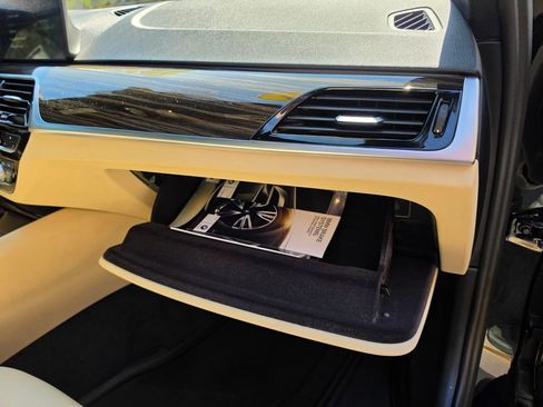 Used 2018 BMW 530e 530e iPerformance image 50