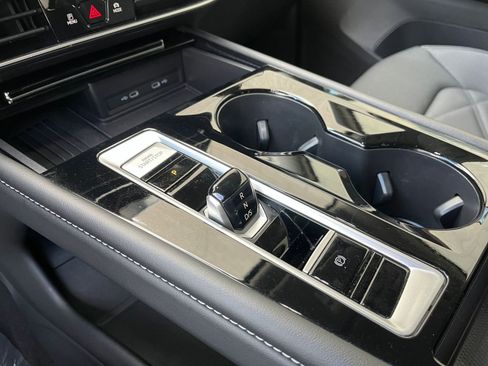 Used 2025 Volkswagen Atlas SE image 42