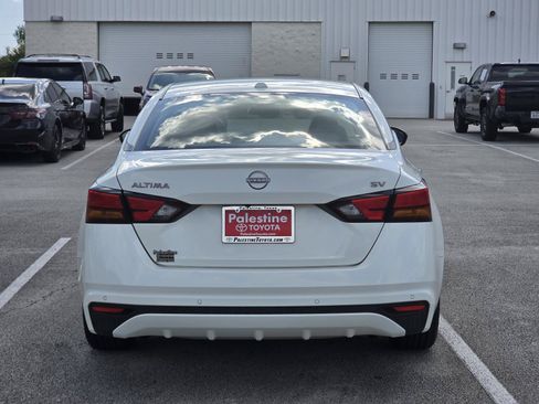 Used 2024 Nissan Altima 2.5 SV FWD image 5