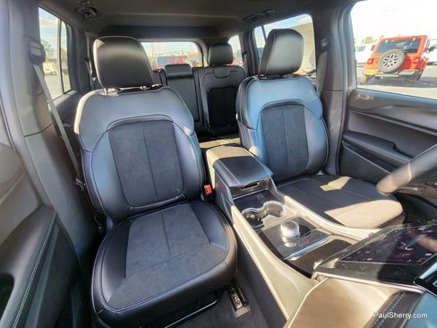 New 2025 Jeep Grand Cherokee Altitude image 31