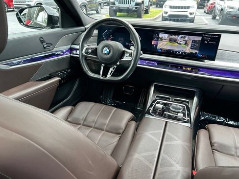 Used 2025 BMW 740i RWD image 9