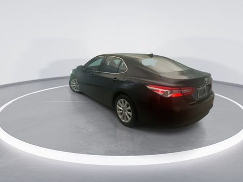 Used 2020 Toyota Camry LE FWD image 4