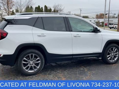Used 2024 GMC Terrain SLT image 8