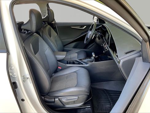 Used 2023 Kia Niro EX Touring FWD image 28