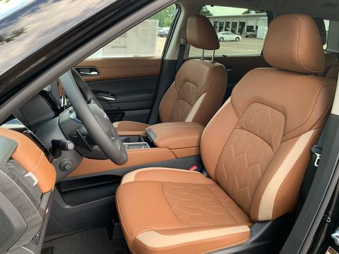 New 2026 Nissan Pathfinder Platinum FWD image 20