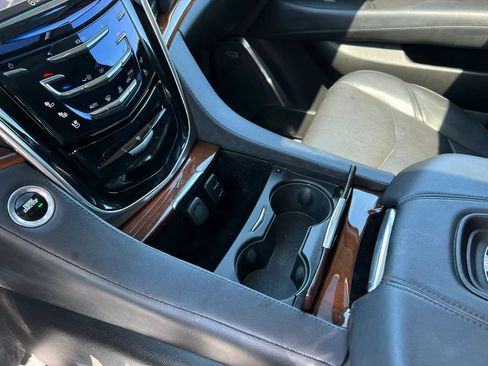 Used 2017 Cadillac Escalade Premium Luxury AWD/4WD image 18