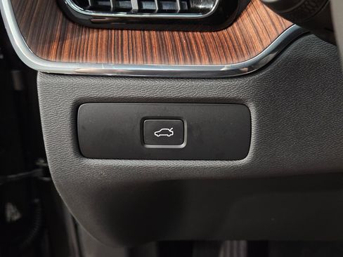 Used 2024 Volvo XC60 B5 Plus image 25
