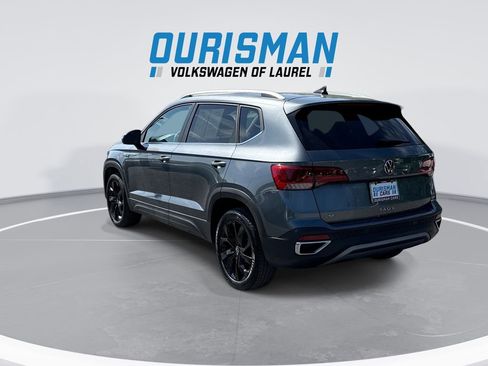 Used 2023 Volkswagen Taos SE w/ Panoramic Sunroof Package FWD image 6