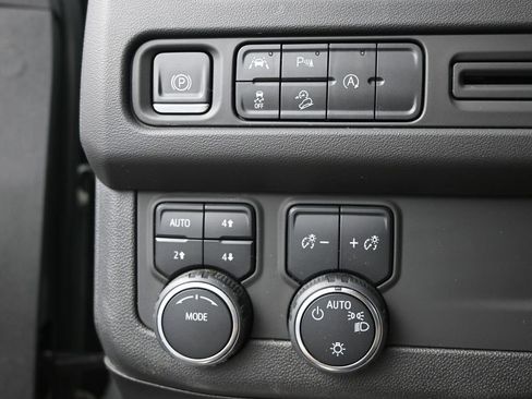 Used 2023 Chevrolet Suburban Premier AWD/4WD image 18