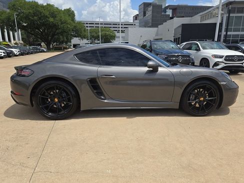 Used 2017 Porsche 718 Cayman RWD image 4