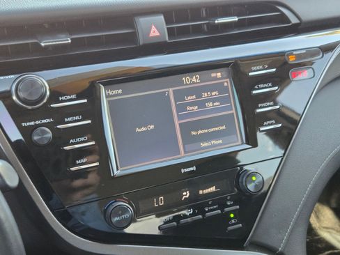 Used 2020 Toyota Camry SE image 17