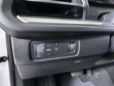 Used 2025 Chevrolet Traverse LT FWD image 18