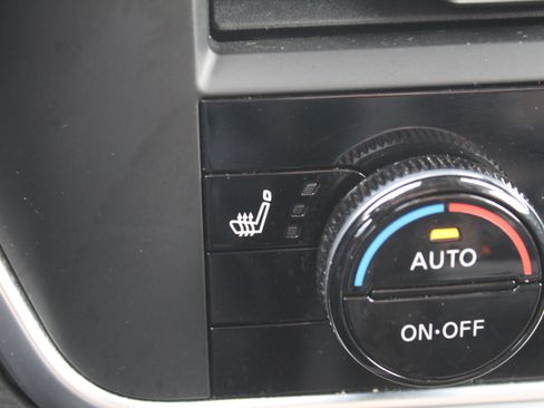 Used 2025 Nissan Rogue SV AWD/4WD image 19