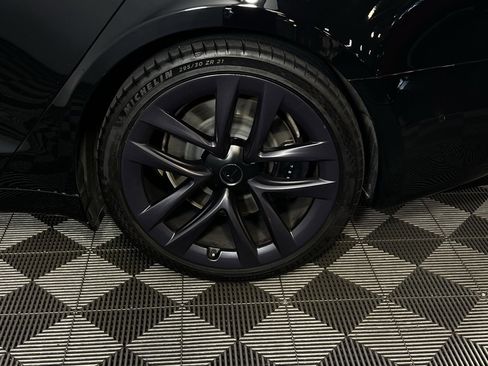 Used 2021 Tesla Model S Plaid image 11