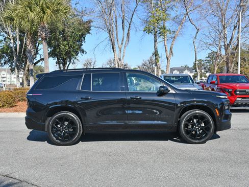 Used 2025 Chevrolet Traverse RS w/ LPO, Floor Liner Package image 5