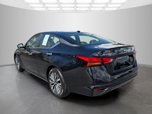 Used 2025 Nissan Altima 2.5 SV image 4
