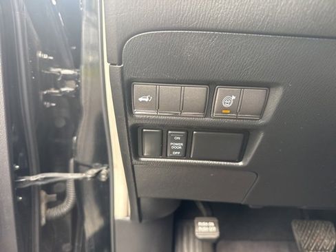 Used 2013 INFINITI QX56 4WD w/ Deluxe Touring Pkg image 16