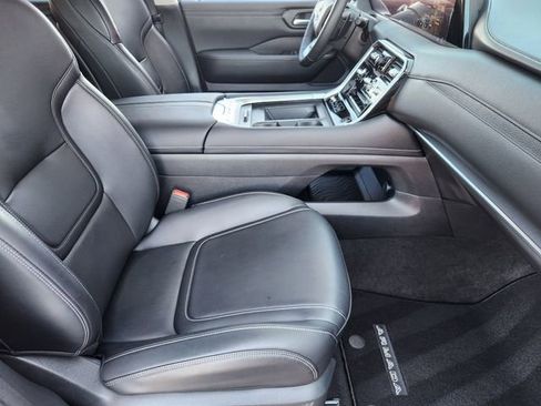 Used 2025 Nissan Armada SV image 11