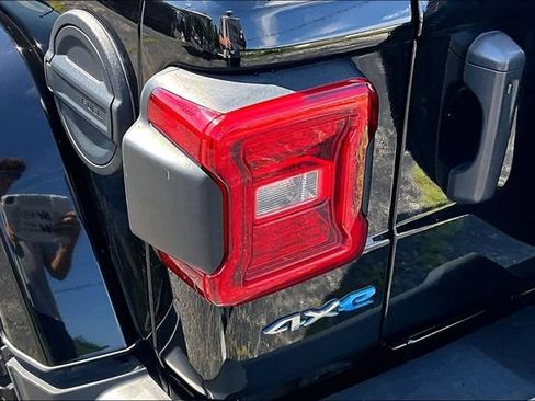 Used 2021 Jeep Wrangler Unlimited Sahara w/ Cold Weather Group AWD/4WD image 27