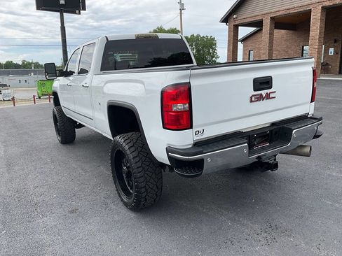 Used 2018 GMC Sierra 2500 SLT w/ Duramax Plus Package AWD/4WD image 3