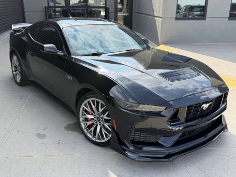 Used 2025 Ford Mustang GT Premium RWD image 6