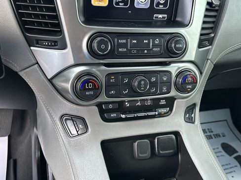 Certified 2019 Chevrolet Suburban LT RWD image 26