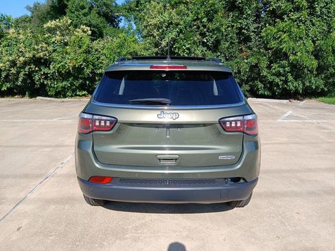 Used 2017 Jeep Compass Latitude w/ Popular Equipment Group FWD image 12