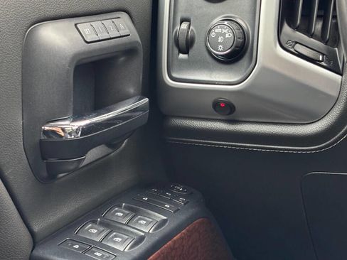 Used 2018 GMC Sierra 1500 SLT w/ SLT Preferred Package AWD/4WD image 21