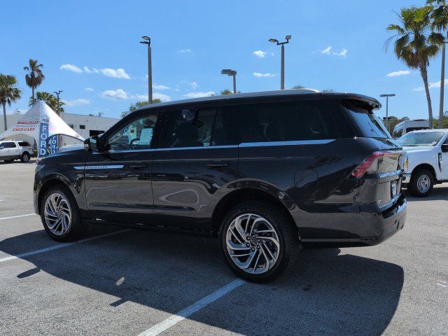 Used 2026 Lincoln Navigator Reserve AWD/4WD image 6