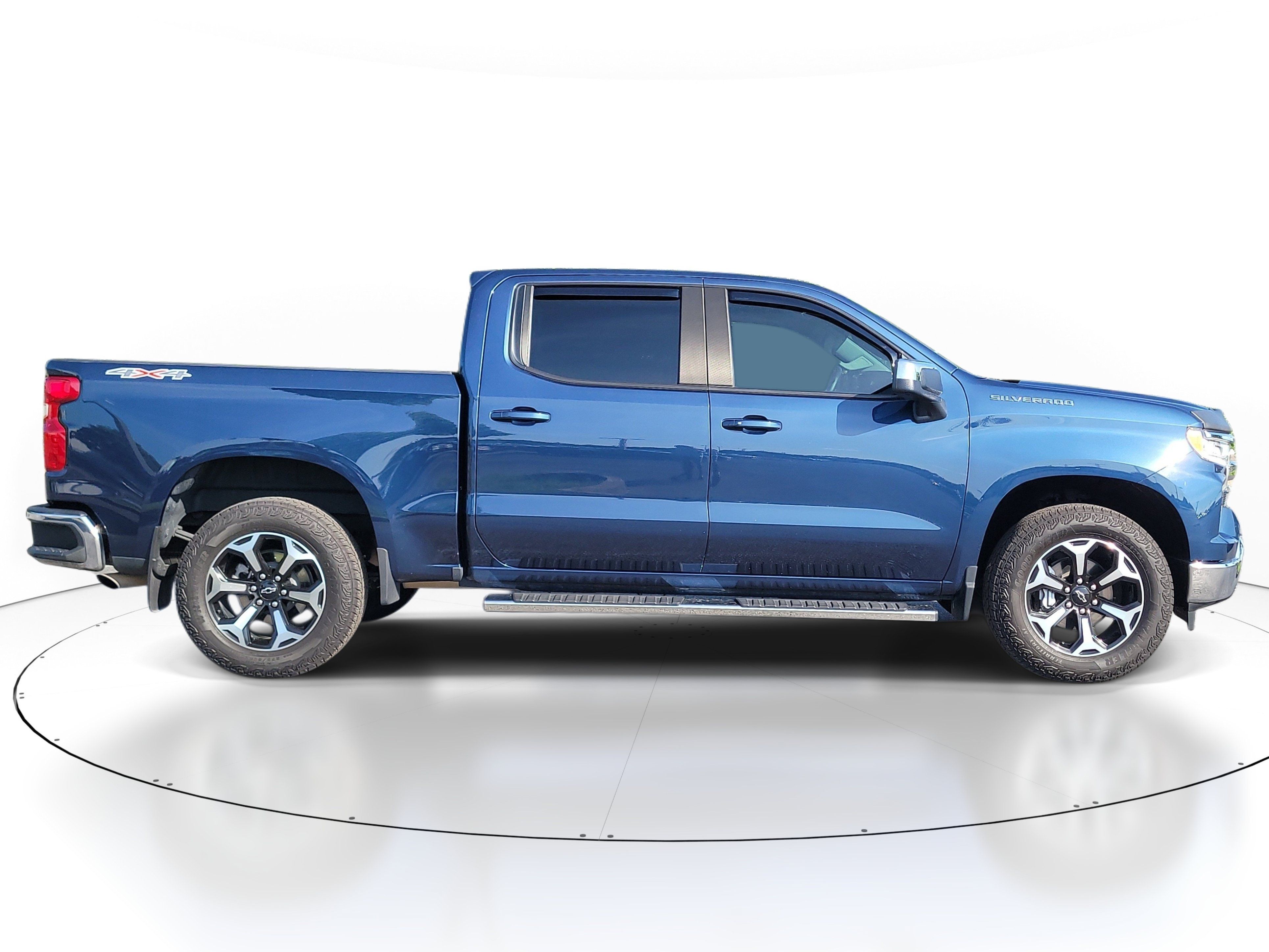 Used 2023 Chevrolet Silverado 1500 LT AWD/4WD image 7
