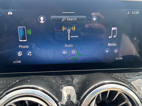 Used 2025 Mercedes-Benz GLB 250 image 11