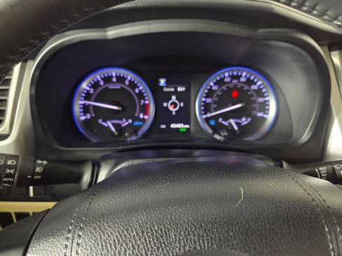 Used 2019 Toyota Highlander XLE FWD image 14