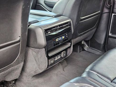 Used 2024 Jeep Wagoneer L Series II RWD image 17