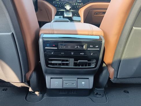 Used 2024 Acura MDX SH-AWD w/ Advance Package image 14